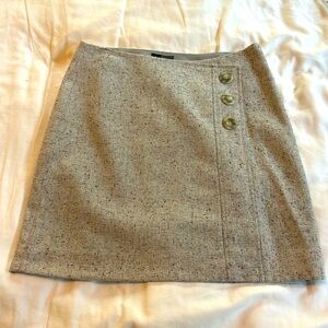 The Limited gray & burgundy speckled skirt. Size 2. NWT